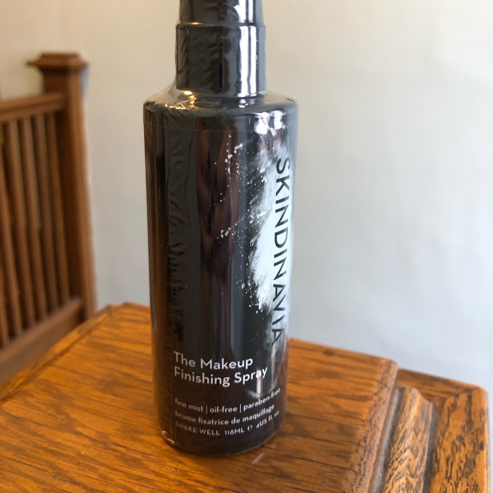 NWT Skindinavia Makeup finishing spray. 4oz bottle